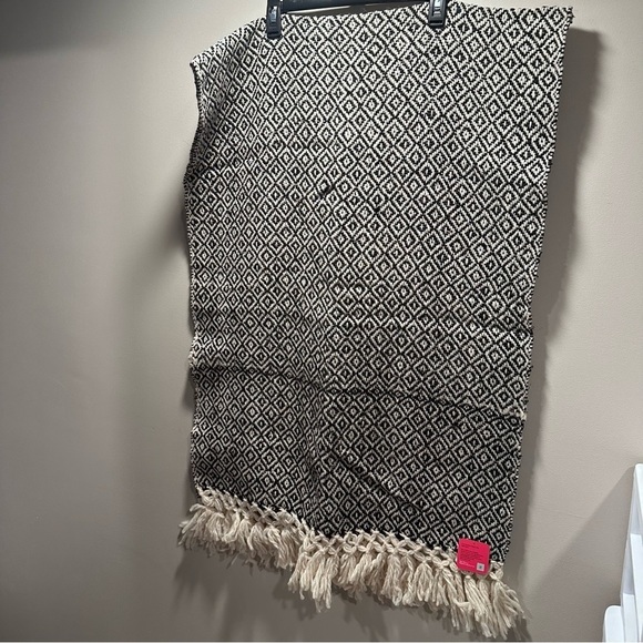 Mexican Rebozo Shawl in Black on Cream 100% Natural Raw Wool, Large Winter Wrap - Picture 9 of 16